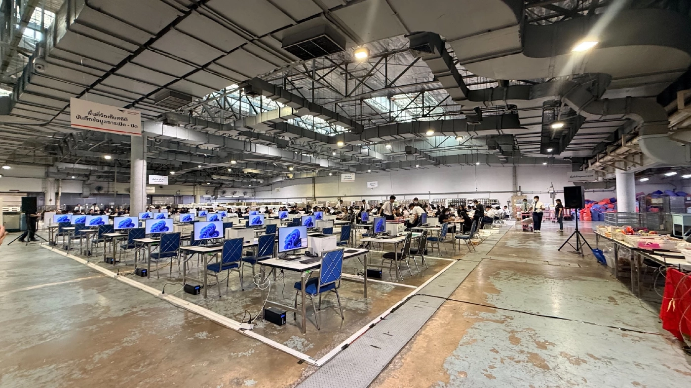 เปิดคลิป! "แสวง" ชิ่งหนีสื่อขึ้นเบนซ์ ปัดให้สัมภาษณ์ ปมปัญหาเลือกตั้งล่วงหน้า