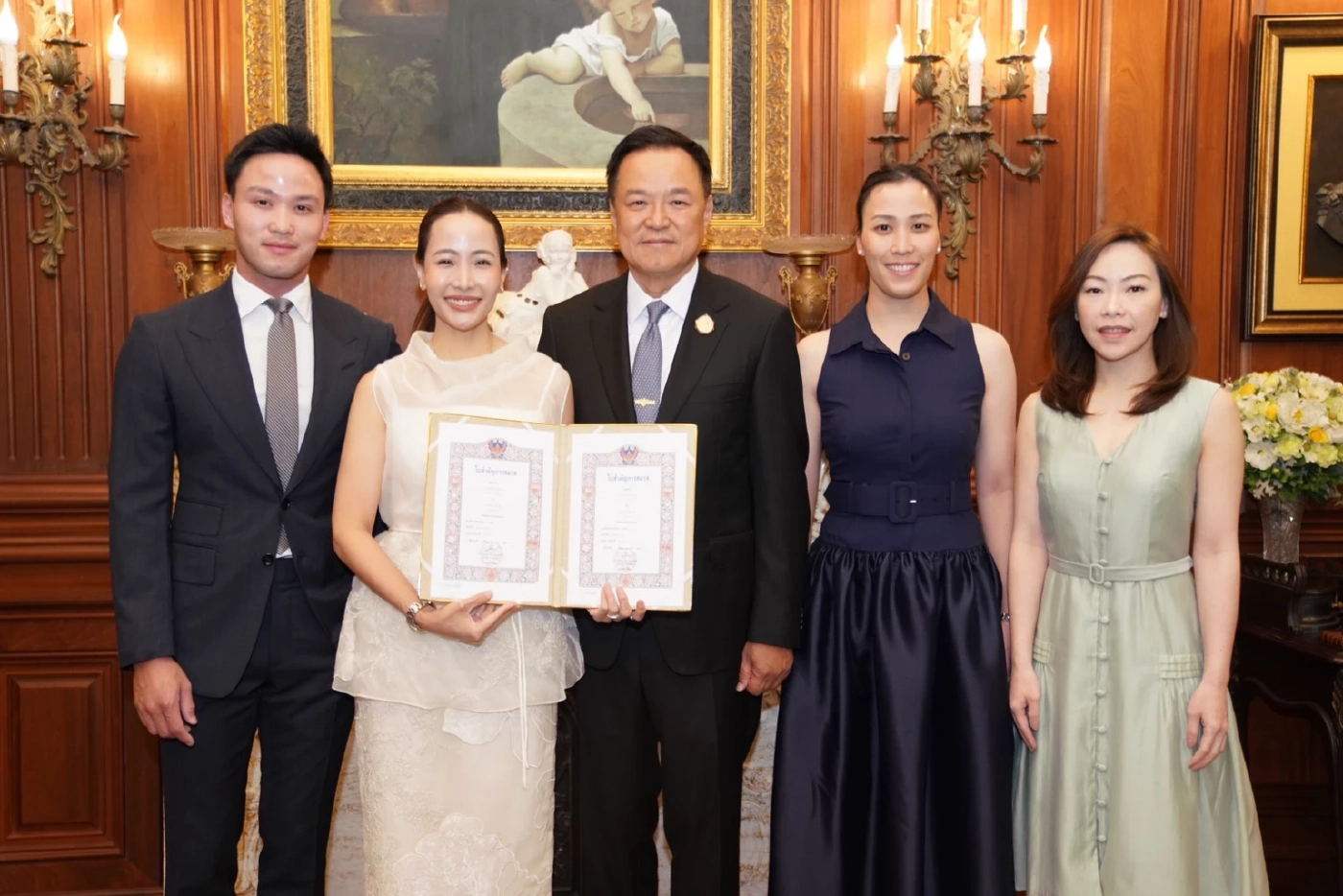 "นายกฯ" ควง "จ๋า ธนนนท์" จดทะเบียนสมรส นำร่องก่อนวันแห่งความรัก 14 ก.พ.นี้