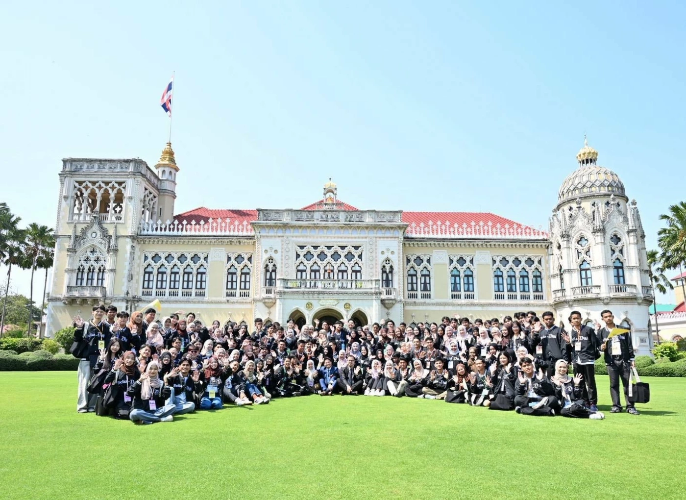 นายกฯ เปิดทำเนียบฯรับ “เยาวชนไทย หัวใจเดียวกัน” รุ่นที่ 10 ดูงาน