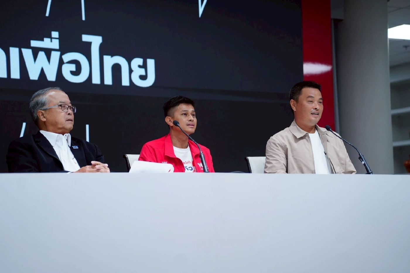 "เพื่อไทย" ตั้งโต๊ะแจงปม "คลิปเสียงนักการเมือง" อดีต สจ.ยัน อัดคลิปเองเป็นเสียงนักการเมืองจริง รับห่วงความปลอดภัย