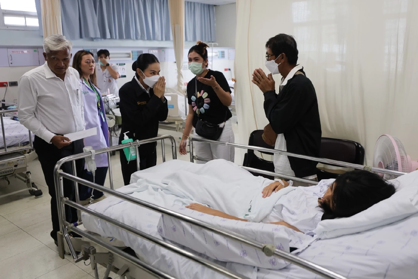 “นฤมล” เยี่ยมเหยื่อเหตุบุก รร.ย้ำดูแลเต็มที่ทั้งรักษา–เยียวยาจิตใจ