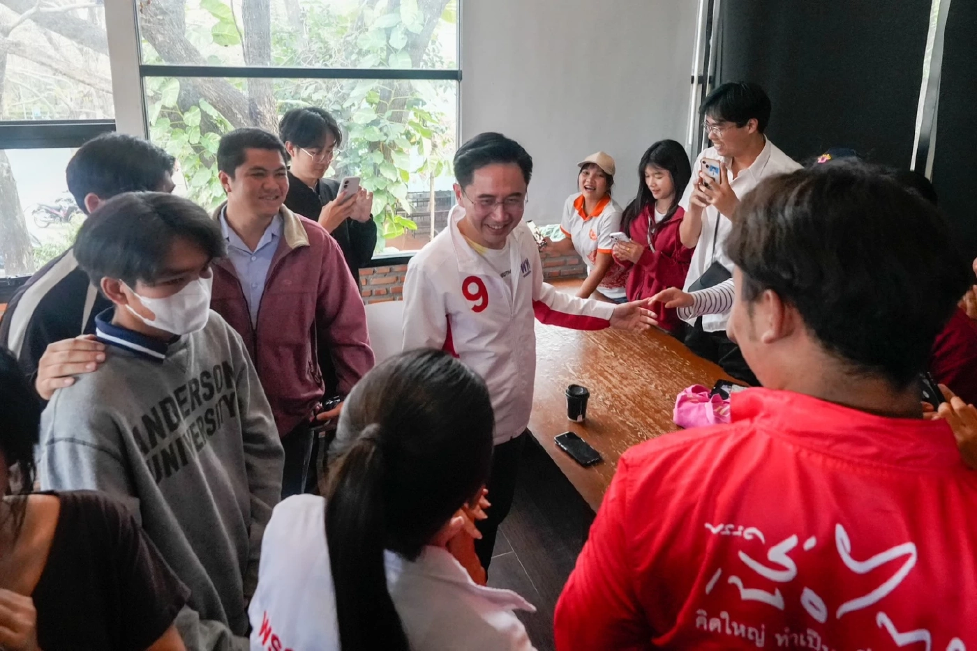 "ยศชนัน" ล้อมวงคุย "นักศึกษา ม.อุบลฯ" ลั่น คนอีสานต้องมีศักดิ์ศรี-เลิกโดนด้อยค่า กางแผนปั้นอุบลฯ