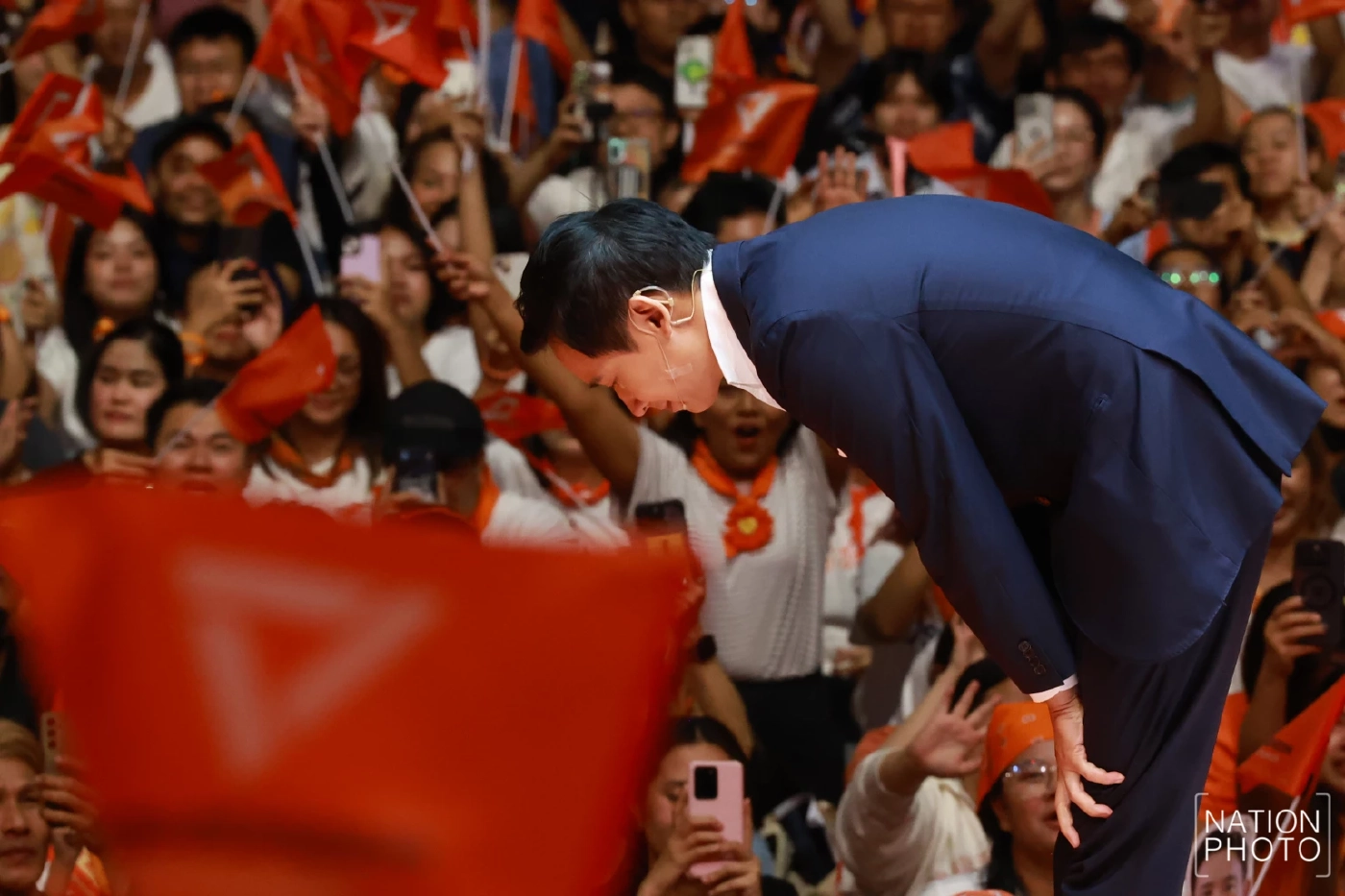 "พิธา" น้ำตาคลอ! ลั่นสู้เพื่อลูกหลาน ชี้ไทยวิกฤต "เงินไหลออก-เทาเต็มเมือง"