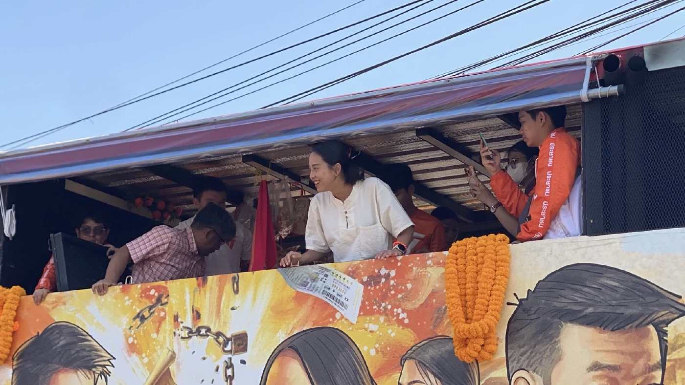 เปิดคลิป! คาราวาน "พรรคประชาชน" ถึงเชียงใหม่ "ไอซ์ รัชนก" อ้อนขอคะแนน "ชาวหางดง" พร้อมดัน "ตี๋ ภัทรพงษ์" เข้าสภา