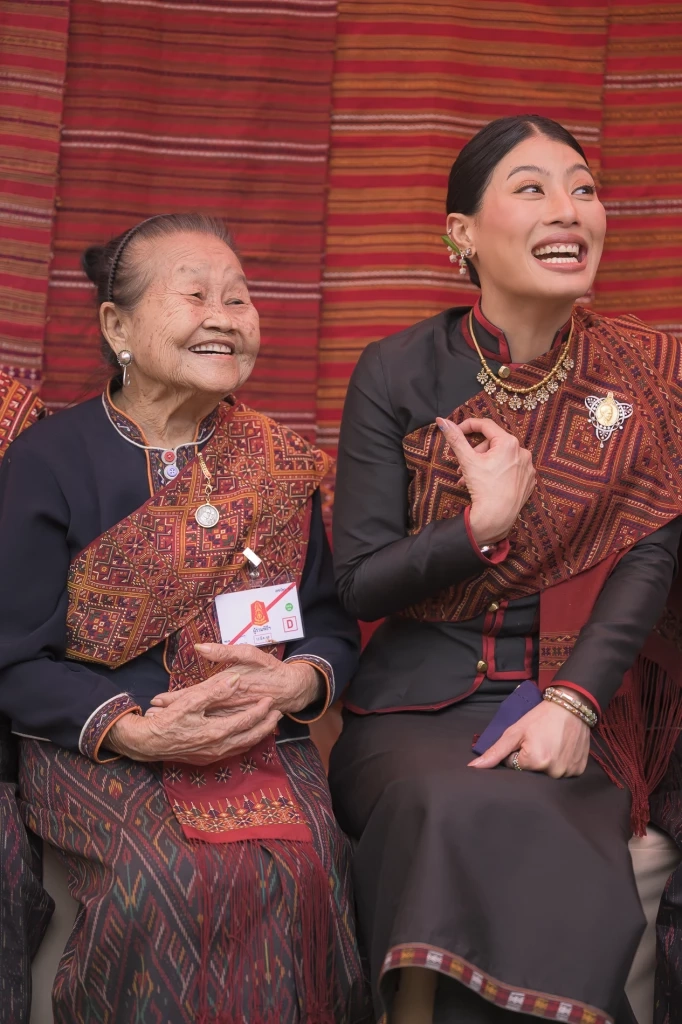 สมเด็จพระเจ้าลูกเธอ เจ้าฟ้าสิริวัณณวรี นารีรัตนราชกัญญา เสด็จทอดพระเนตรนิทรรศการภูมิปัญญาผ้าไทย-หัตถกรรมชุมชน