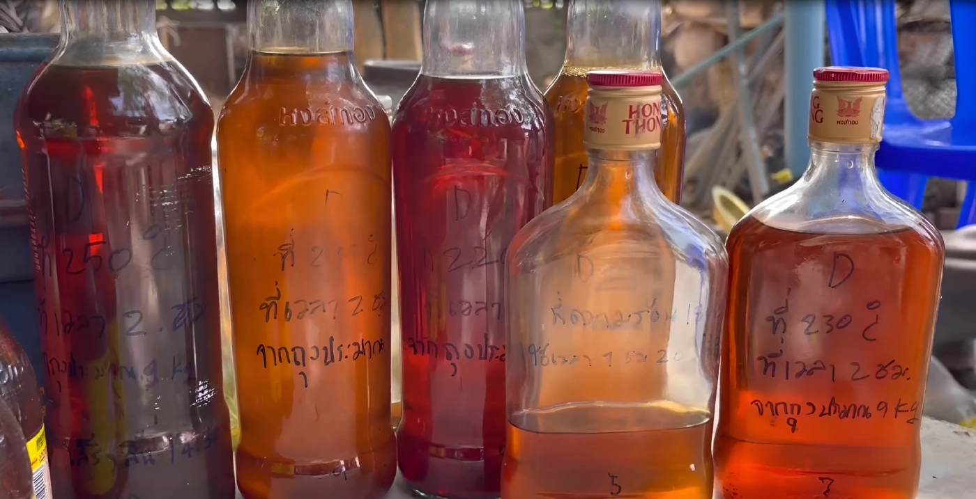 พึ่งพาตนเอง! ขยะ 1 กก. แลกน้ำมัน 1 ลิตร! วัดศรีชัยวัฒนาราม โชว์นวัตกรรม กลั่น "พลาสติก" เป็น "ดีเซล" (มีคลิป)