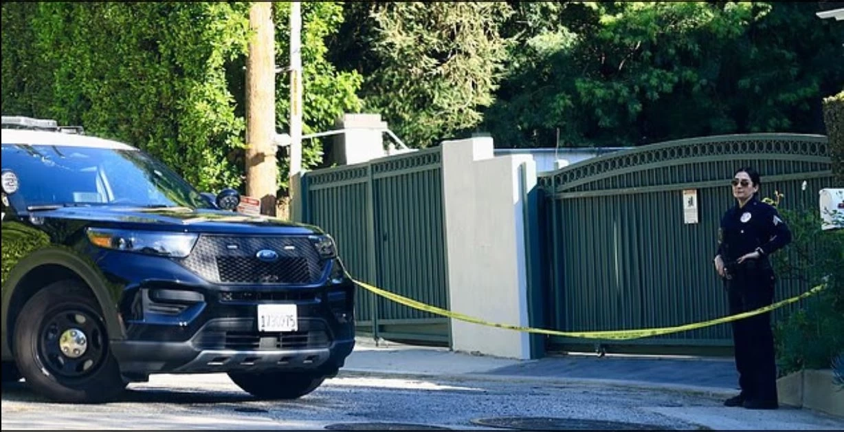 ระทึก! หญิงคลั่งรัวยิงใส่บ้าน "รีฮันนา" ในเบเวอร์ลีย์ ฮิลส์