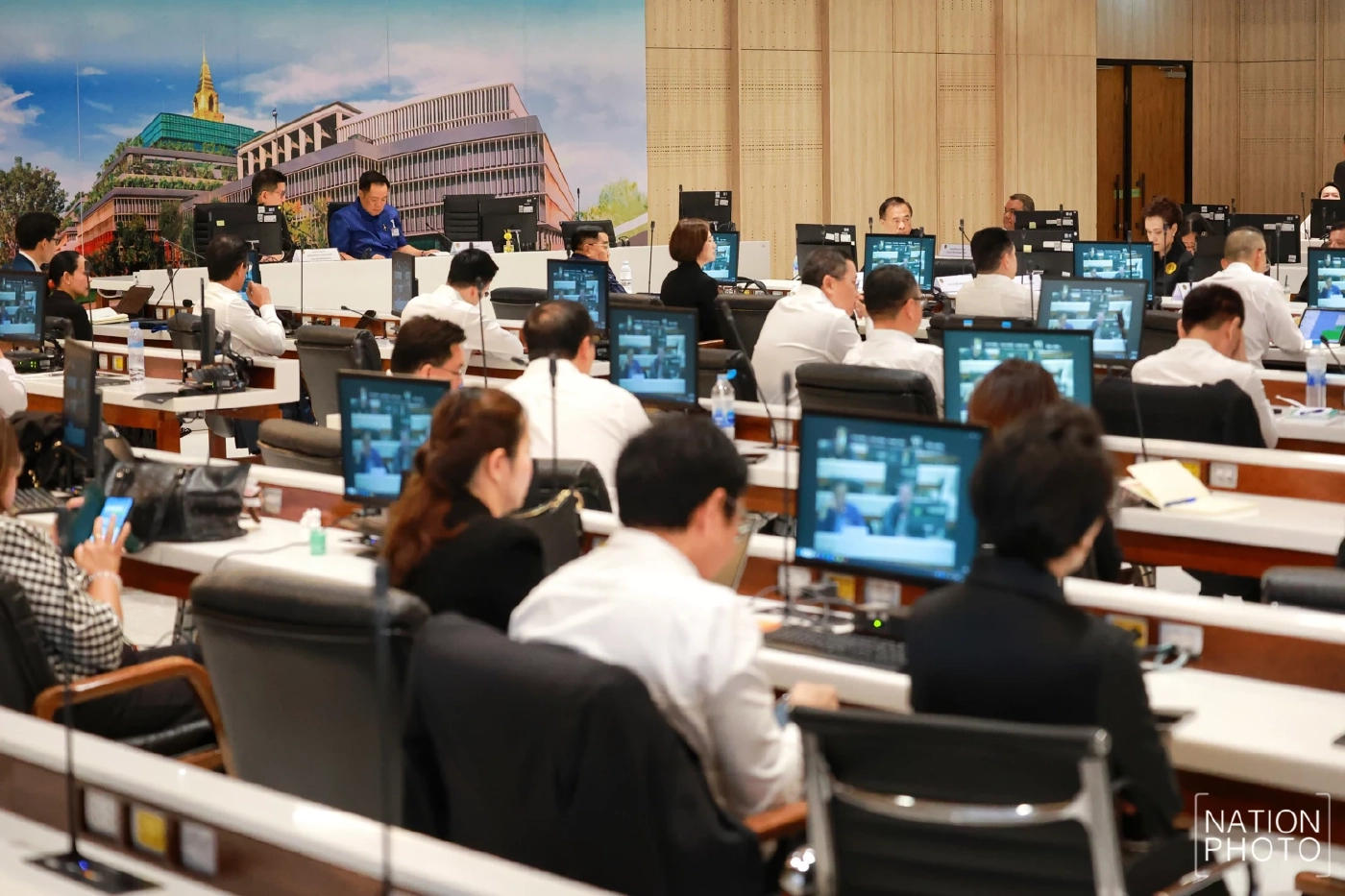 "นายกฯ" นั่งหัวโต๊ะ ศบก. ย้ำ "น้ำมันไม่ขาดแคลน" ขอประชาชนใช้ชีวิตตามปกติ