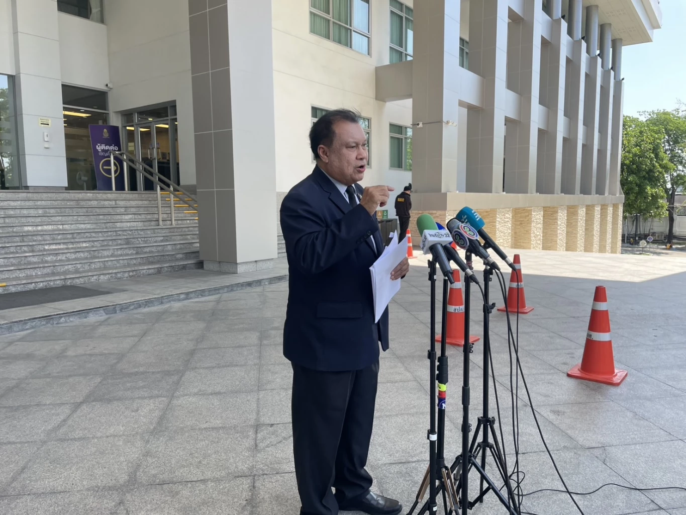 “สนธิญา” ยื่นค้านคำร้อง ปชน.ขอทำหน้าที่ สส.หากส่งฟ้องคดี 44 สส.