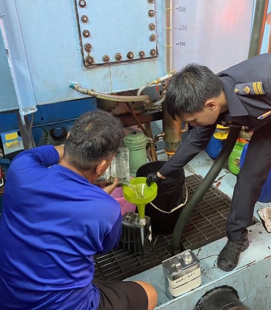 สรรพสามิตบูรณาการกองทัพเรือ จับกุมน้ำมันดีเซล 85,000 ลิตร ค่าปรับ 3.85 ล้านบาท