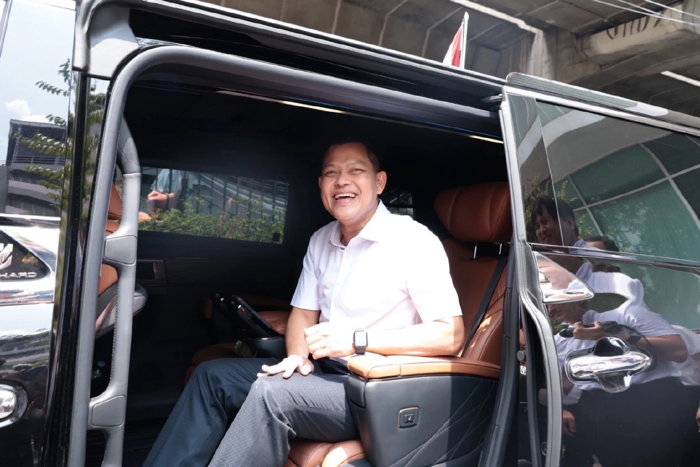 "ธนกร" อำลากระทรวงอุตสาหกรรมสุดชื่นมื่น! ข้าราชการแห่ส่งเนืองแน่น โชว์ผลงาน 6 เดือน