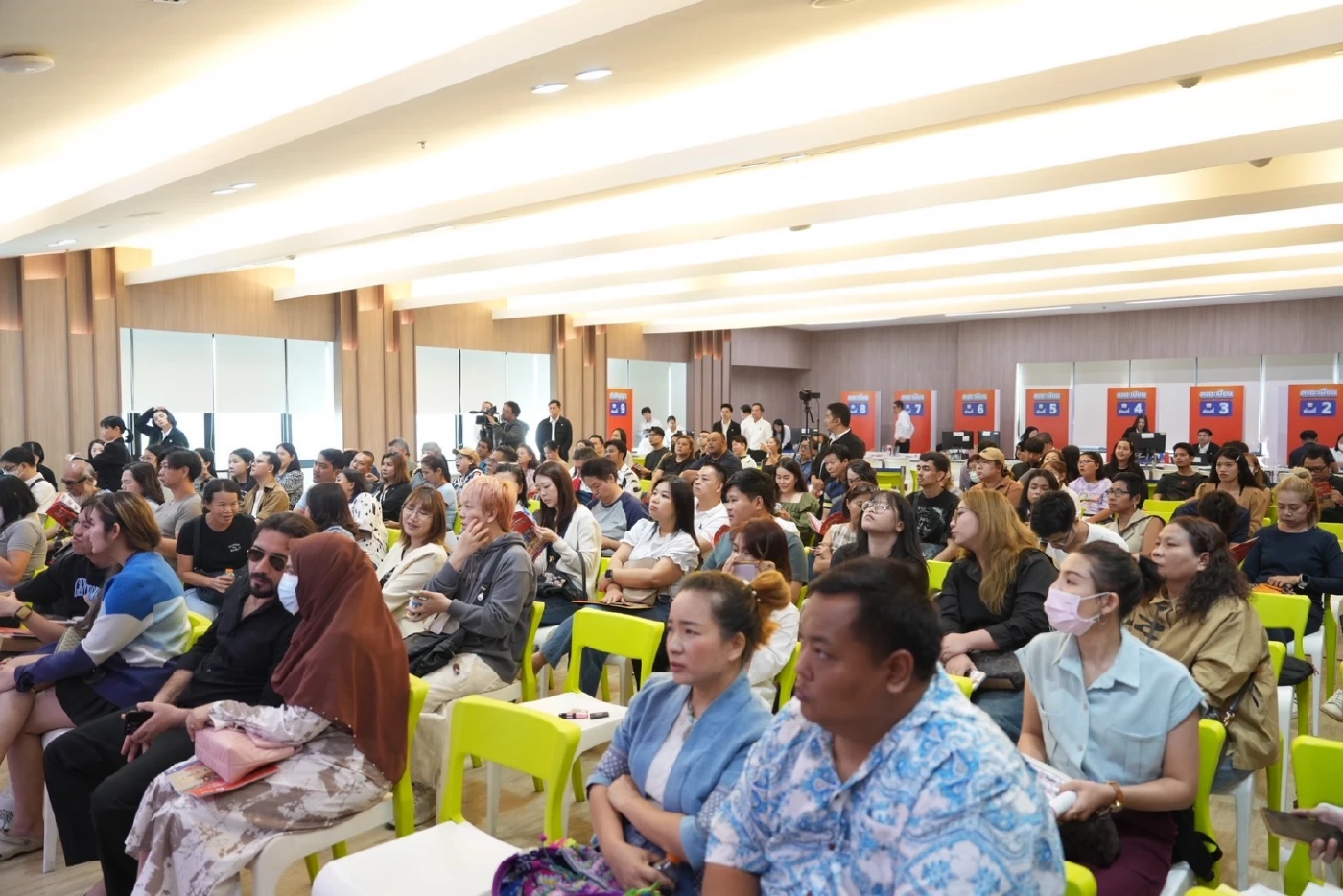 ประชาชนแห่ซื้อบ้านมือสอง ธอส. คึกคัก ปิดยอดประมูล 915 ล้าน