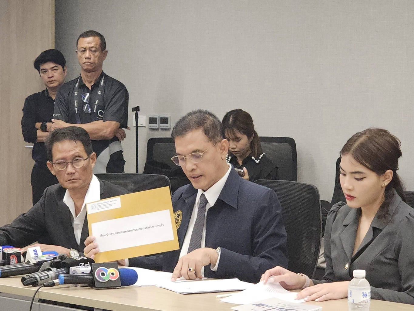 ทนายดัง พาผู้ค้า-ผู้บริโภคร้อง กขค.ปลดล็อกแพลตฟอร์มเลือกขนส่ง