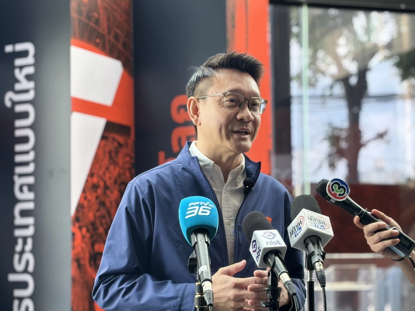 พรรคประชาชน รุกหนัก! จ่อแฉ "ไอ้โม่ง" กักตุนน้ำมัน จี้รัฐเปิดข้อมูล Real-time