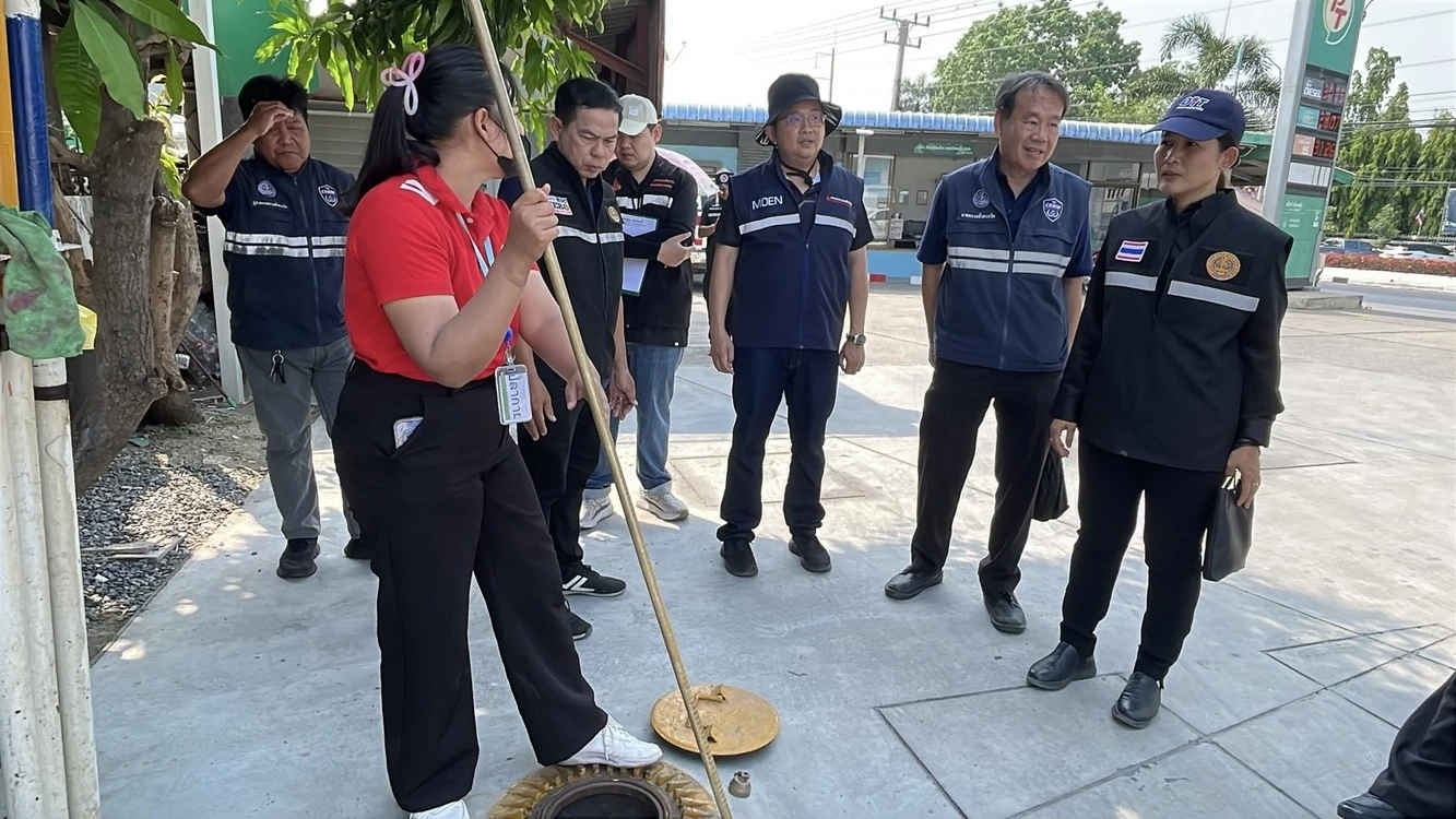 จับโป๊ะ! "คนขับรถน้ำมัน" โอด "ตกเป็นแพะ" ชี้ถูก "หั่นโควตา" หายวับ 2 ใน 3 ทำ "น้ำมันขาดปั๊ม" ไม่ใช่ส่งไม่ทัน