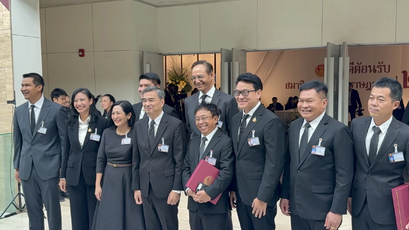 "อภิสิทธิ์" นำทีม สส.ปชป.รายงานตัวสภา หวังตั้ง รบ.เสร็จเร็ว เพื่อแก้ปัญหาประเทศ