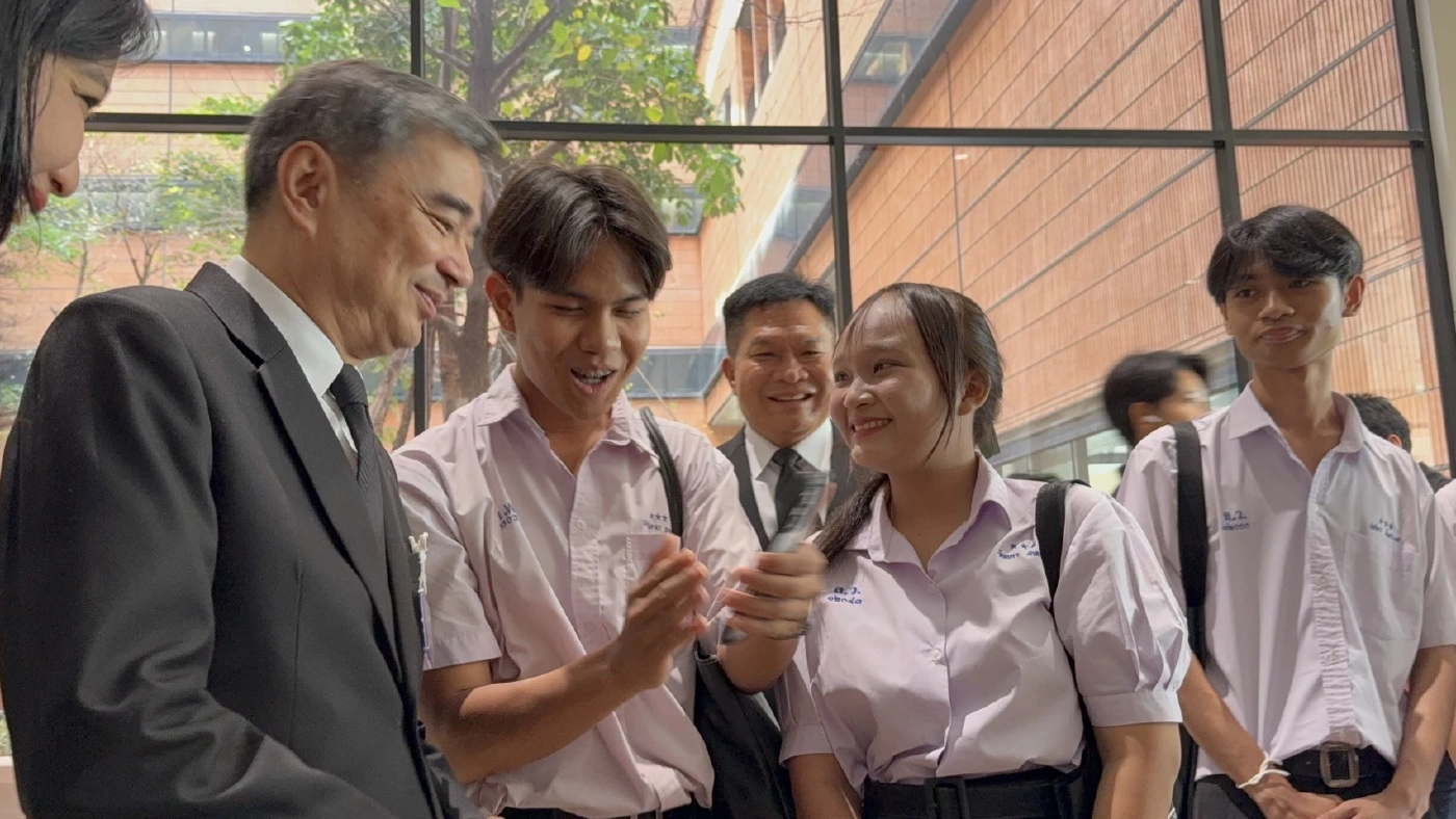 "อภิสิทธิ์" นำทีม สส.ปชป.รายงานตัวสภา หวังตั้ง รบ.เสร็จเร็ว เพื่อแก้ปัญหาประเทศ