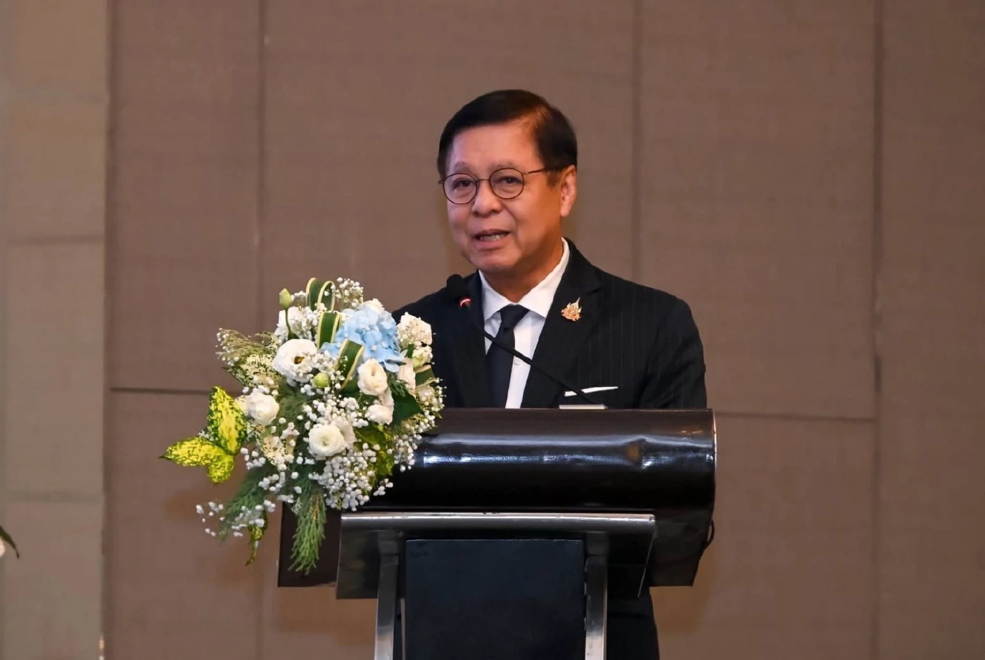 “สีหศักดิ์” เผย 2 เรือไทยผ่านช่องแคบฮอร์มุซได้แล้ว เรือบางจากเป็นลำแรก