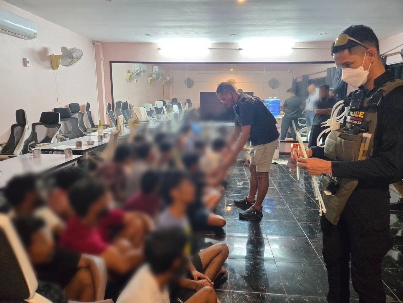 บุกวิลล่าหรูพัทยา ทลายฐานเว็บพนันอินเดีย เงินสะพัด 700 ล้านต่อปี