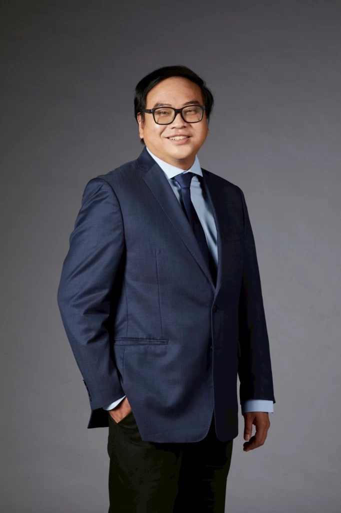 ผศ.บุรชัย อัศวทวีบุญ ผู้ช่วยอธิการบดีฝ่ายกิจการนักศึกษา และอาจารย์ประจำสาขาวิชาจิตวิทยา คณะศิลปศาสตร์ มหาวิทยาลัยธรรมศาสตร์ (มธ.)