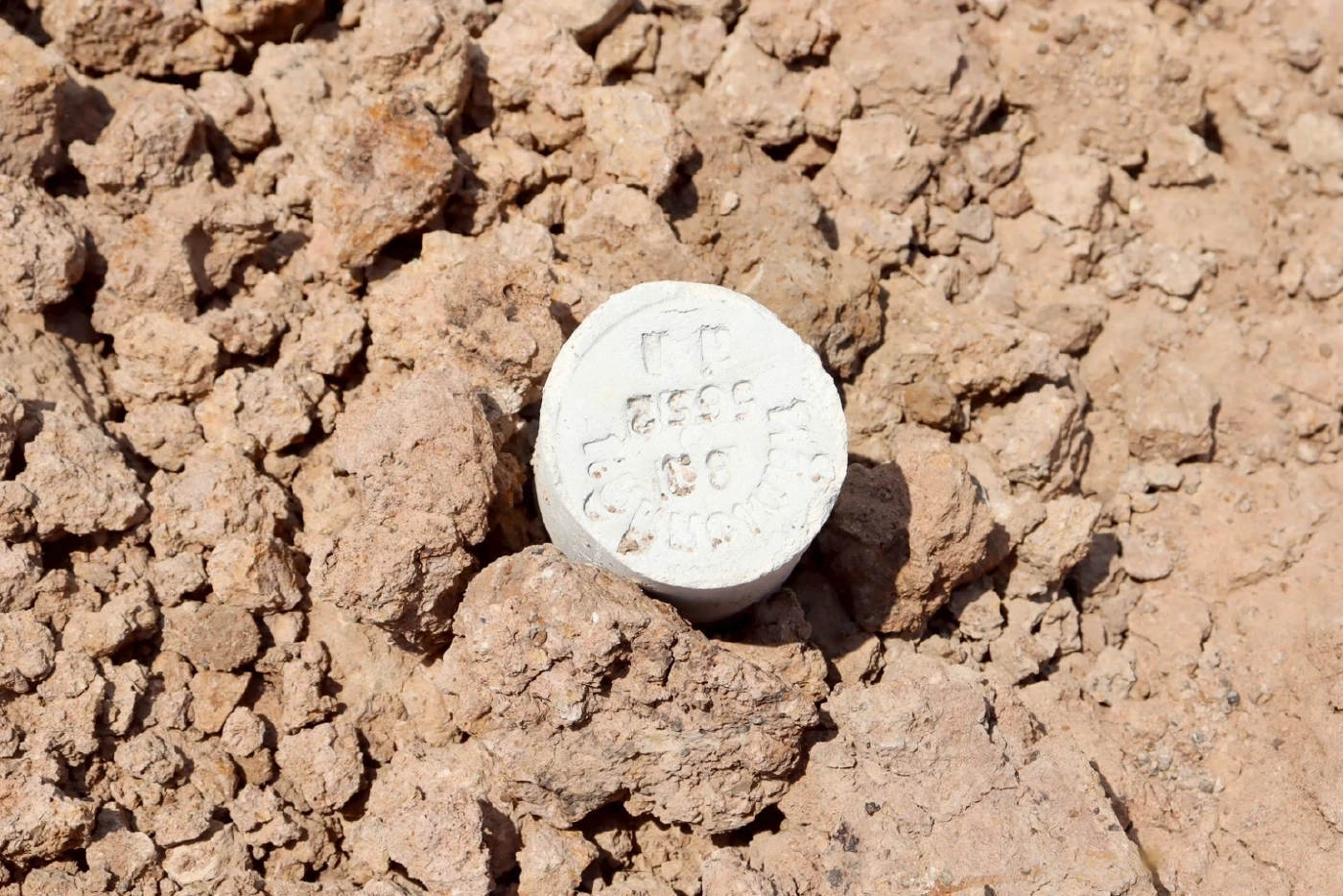 กกล.บูรพา ร่วมกับ ป่าไม้-ที่ดิน สระแก้ว "เร่งรังวัด-ตรวจสิทธิ" ที่ทำกินให้ชาวบ้าน บ.หนองจาน กว่า 70 ไร่ พร้อมสร้างหลุมหลบภัย