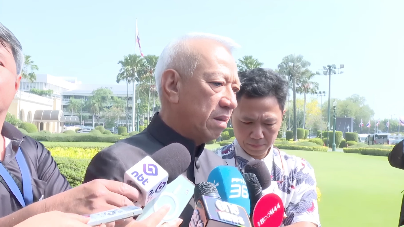 นายพิพัฒน์ รัชกิจประการ รองนายกรัฐมนตรี และรัฐมนตรีว่าการกระทรวงคมนาคม 