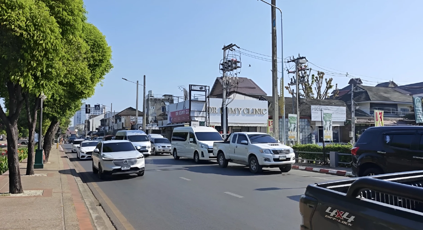 ยุคนี้มาถึงแล้ว! รถตู้เติม "น้ำมันพืช" แก้ขัด หลัง "ดีเซลเกลี้ยงปั๊ม" ตาก-ลำปาง