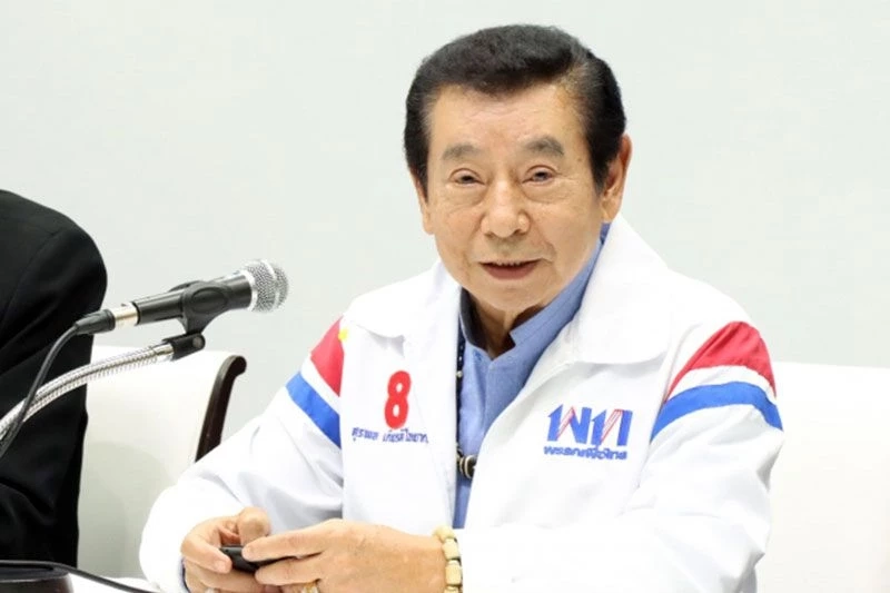 นายสุรพล เกียรติไชยากร