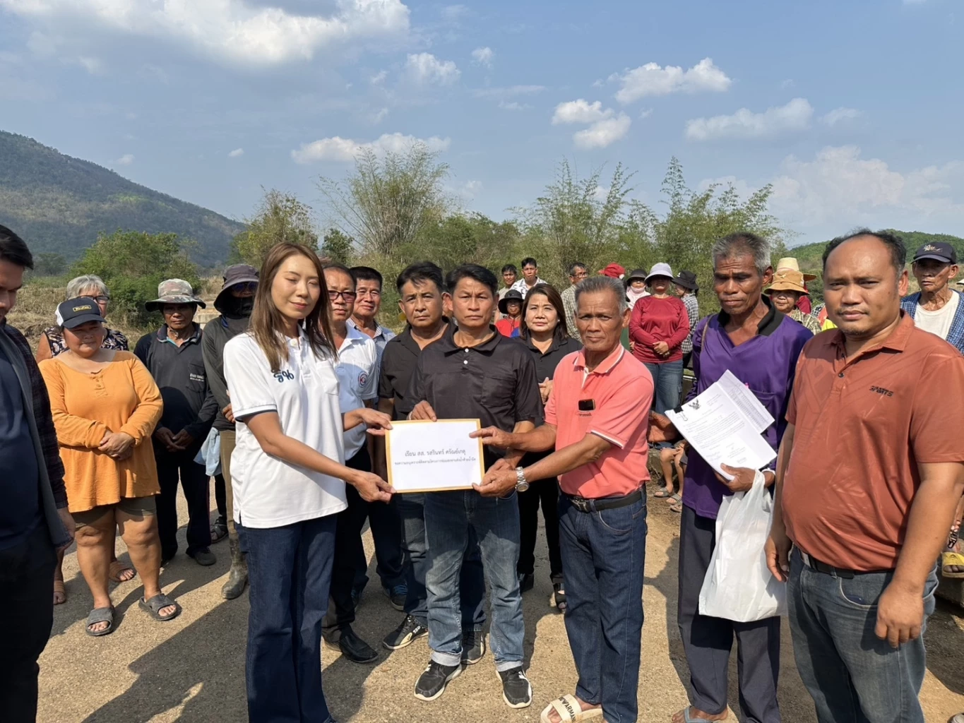 “รสรินทร์” ลุยทำหน้าที่ สส.ช่วยเกษตรกรหอมแดง-ตามเรื่องสะพานขาด