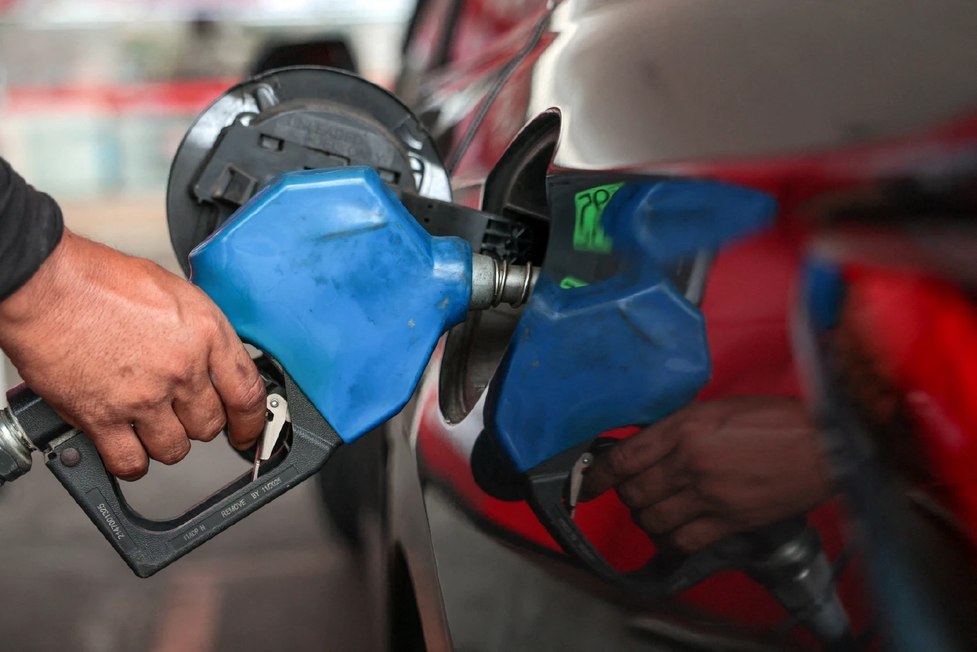 แฟ้มภาพ การเติมน้ำมัน 