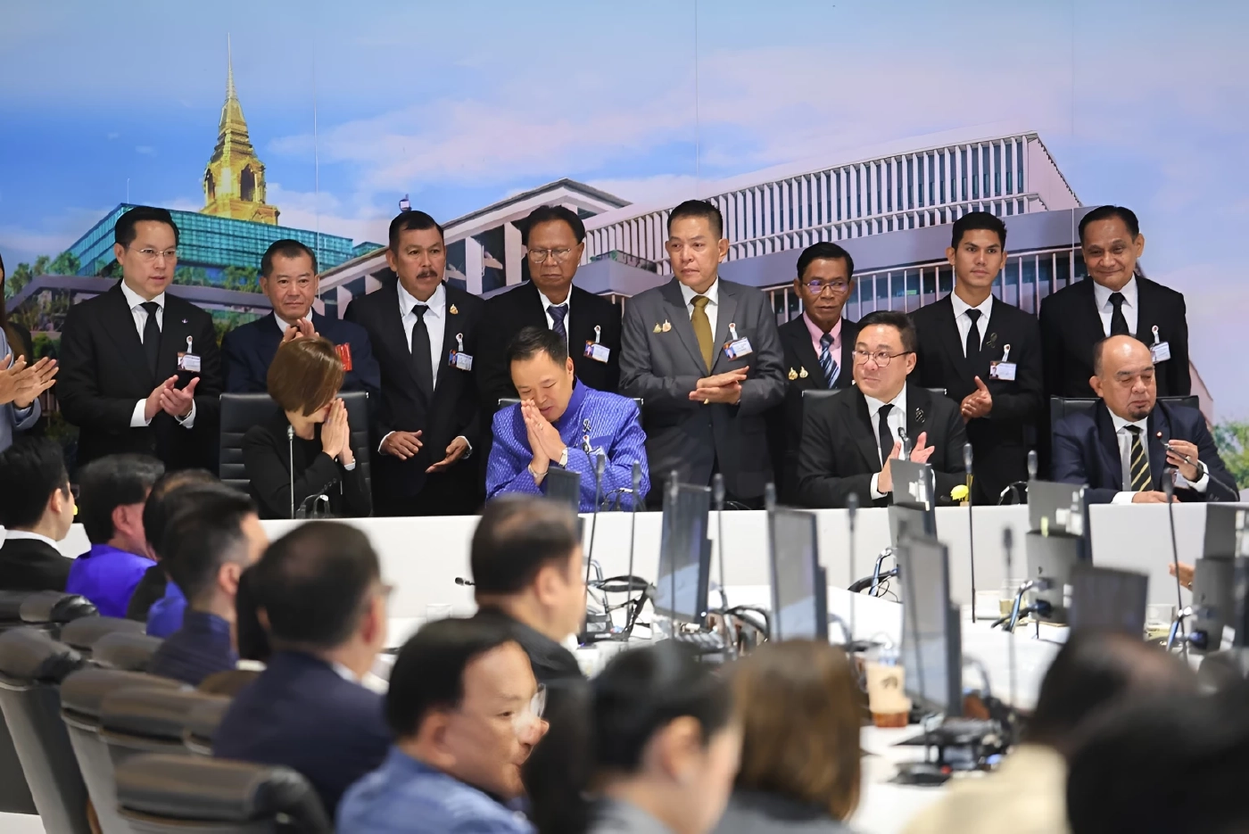 "อนุทิน" ขอบคุณพรรคร่วม ลั่นเสียงเพียงพอแล้วพร้อมนั่ง "นายกฯ" ทำงานต่อ รอผลโหวตสภาวันนี้