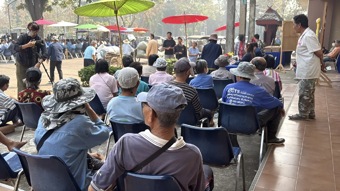 เชียงใหม่ไอเดียเจ๋ง! เปิดตลาดนัด "ใบไม้แลกไข่" สันกำแพงโมเดล สกัดเผาป่า-ลดค่าครองชีพสู้พิษเศรษฐกิจ