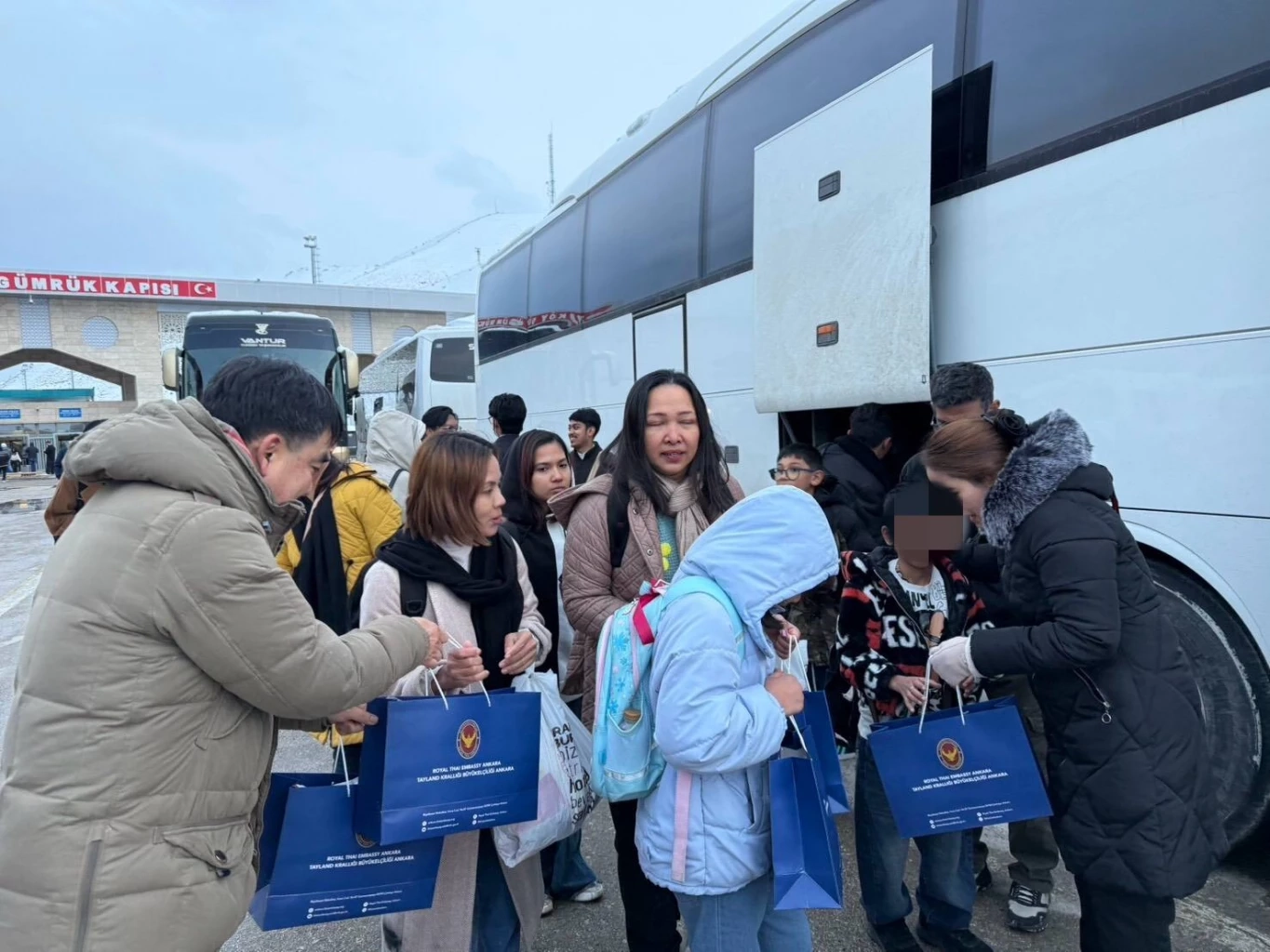 "คนไทย" ชุดแรกอพยพจาก "อิหร่าน" เดินทางถึง "ตุรกี" อย่างปลอดภัย