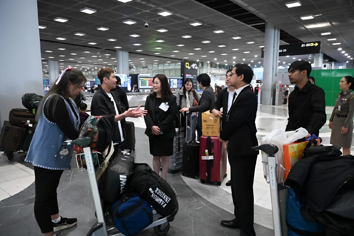 "ก.ต่างประเทศ" ต้อนรับ 34 คนไทยอพยพออกจาก "อิหร่าน" ถึงประเทศไทย อย่างปลอดภัย