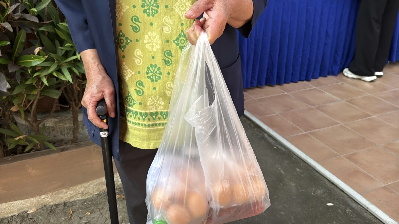 เชียงใหม่ไอเดียเจ๋ง! เปิดตลาดนัด "ใบไม้แลกไข่" สันกำแพงโมเดล สกัดเผาป่า-ลดค่าครองชีพสู้พิษเศรษฐกิจ