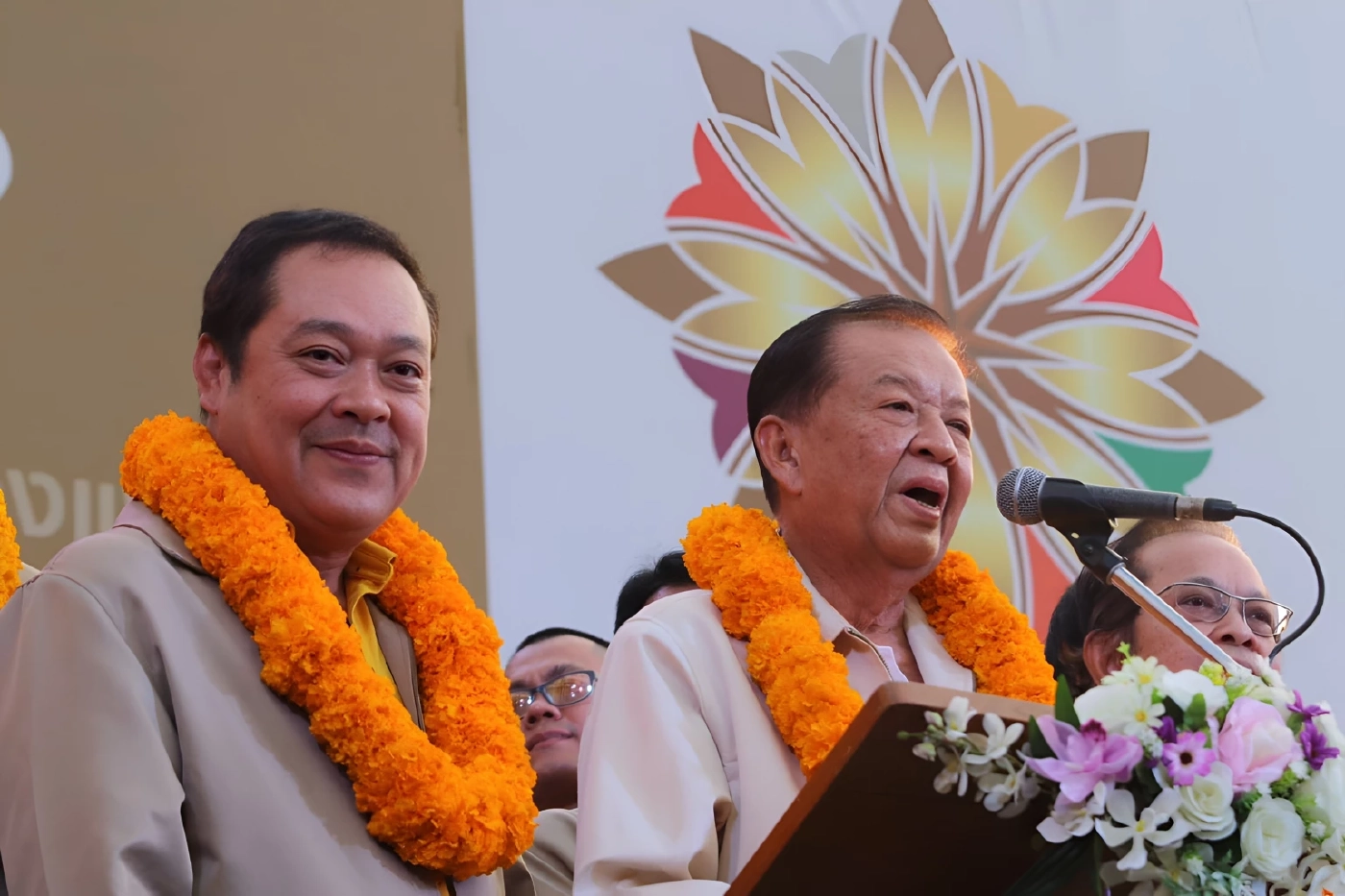 "วันนอร์" ปัดข่าวถูกทาบนั่ง "ที่ปรึกษานายกฯ" แต่พร้อมทำงาน หลังสะพัด "อนุทิน" เตรียมตั้ง "อดีตประธานสภา"