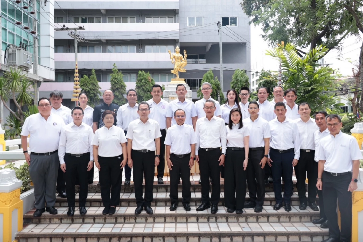 "ธนกร" อำลากระทรวงอุตสาหกรรมสุดชื่นมื่น! ข้าราชการแห่ส่งเนืองแน่น โชว์ผลงาน 6 เดือน