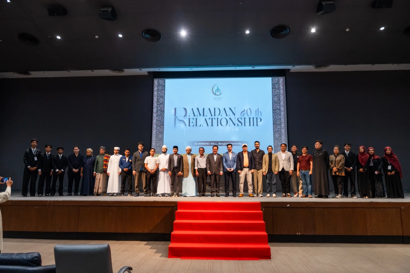 “ทวี” ร่วมละศีลอดพร้อม นศ.มุสลิม แนะอดทนให้อภัยในเดือนศักดิ์สิทธิ์