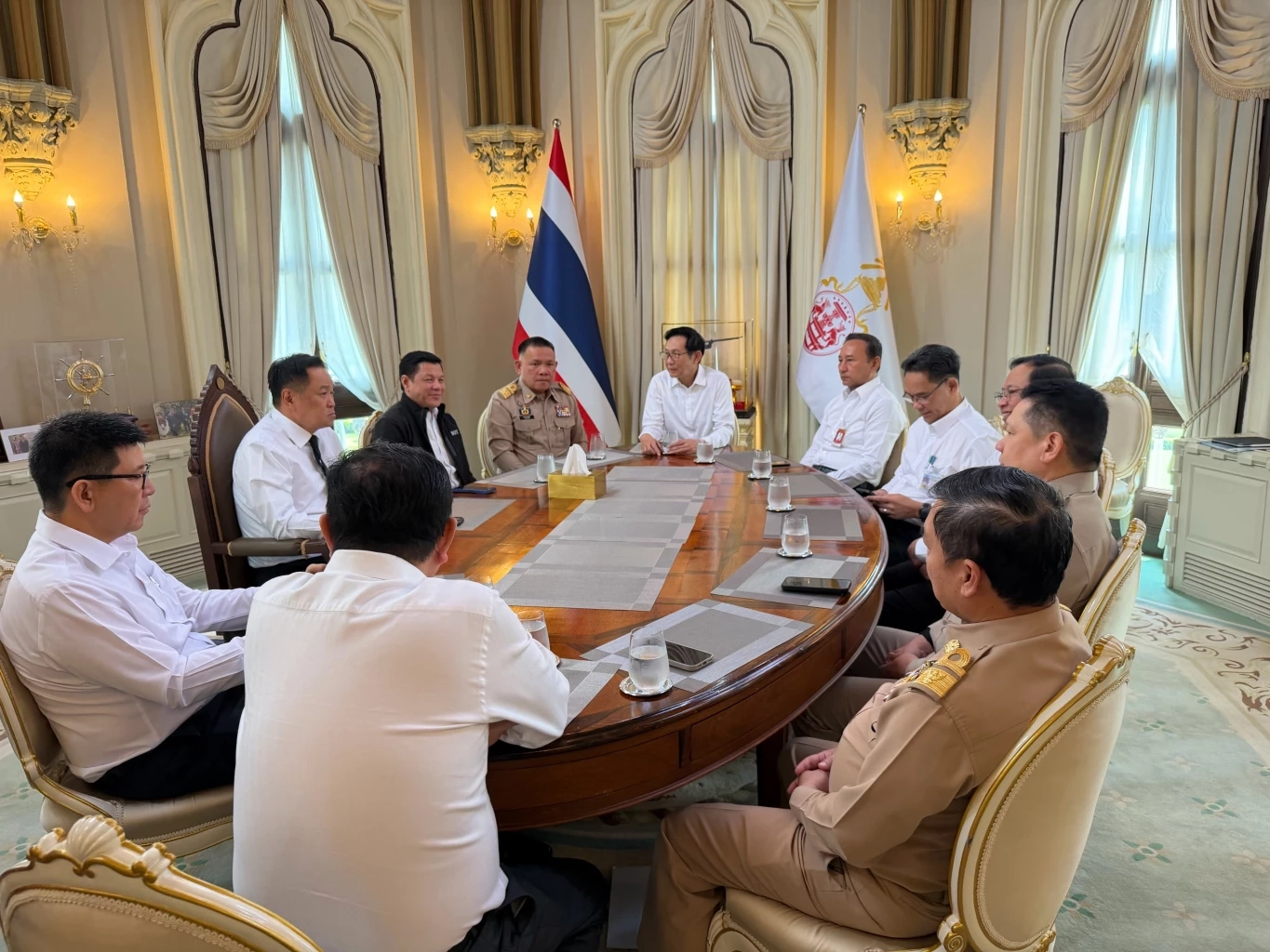 นายกฯ ถกเครียดวิกฤตพลังงานกว่า 2 ชม. ปัดตอบหลังครบกำหนดตรึงดีเซล