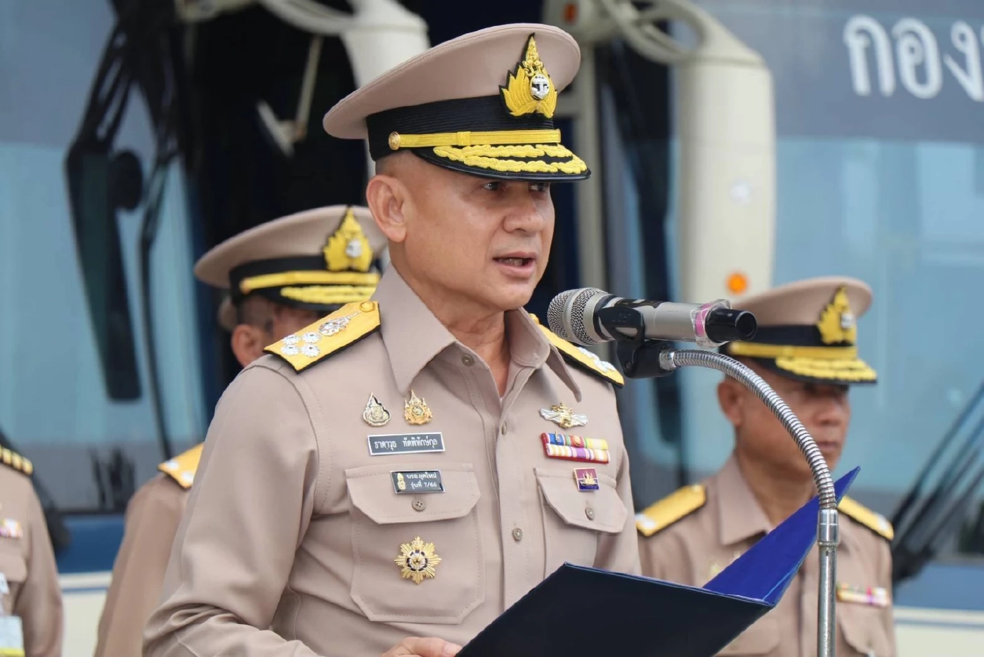 พล.ร.อ.ธาดาวุธ ทัดพิทักษ์กุล เสนาธิการทหารเรือ 