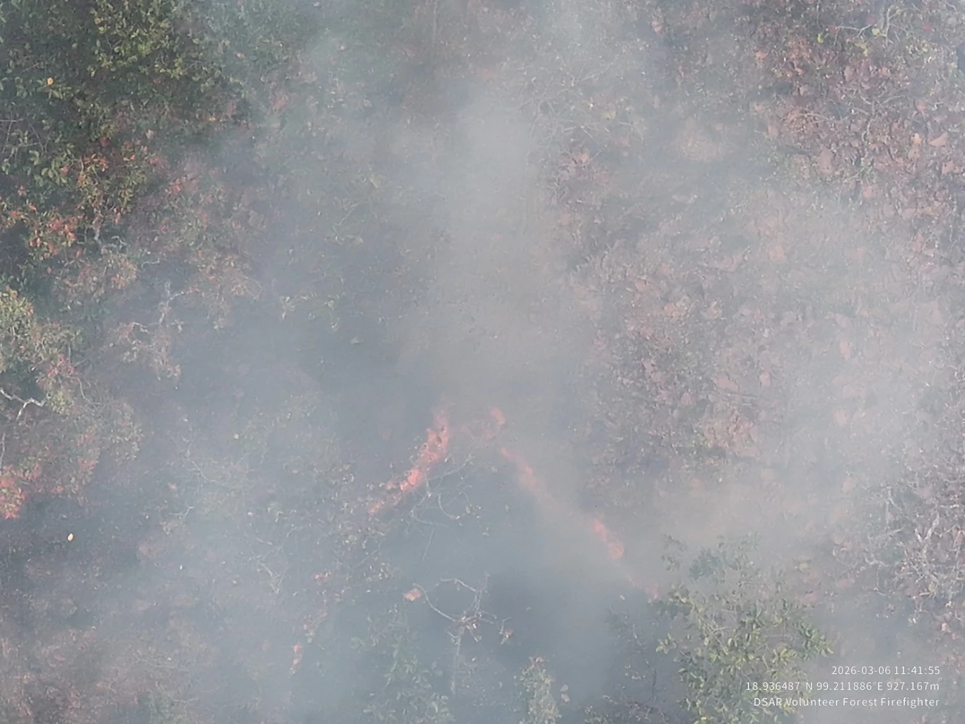 ไล่ล่าชายชุดดำ ลอบเผาป่าดอยสะเก็ด โดรนอาสาจับภาพได้ขณะจุดไฟ