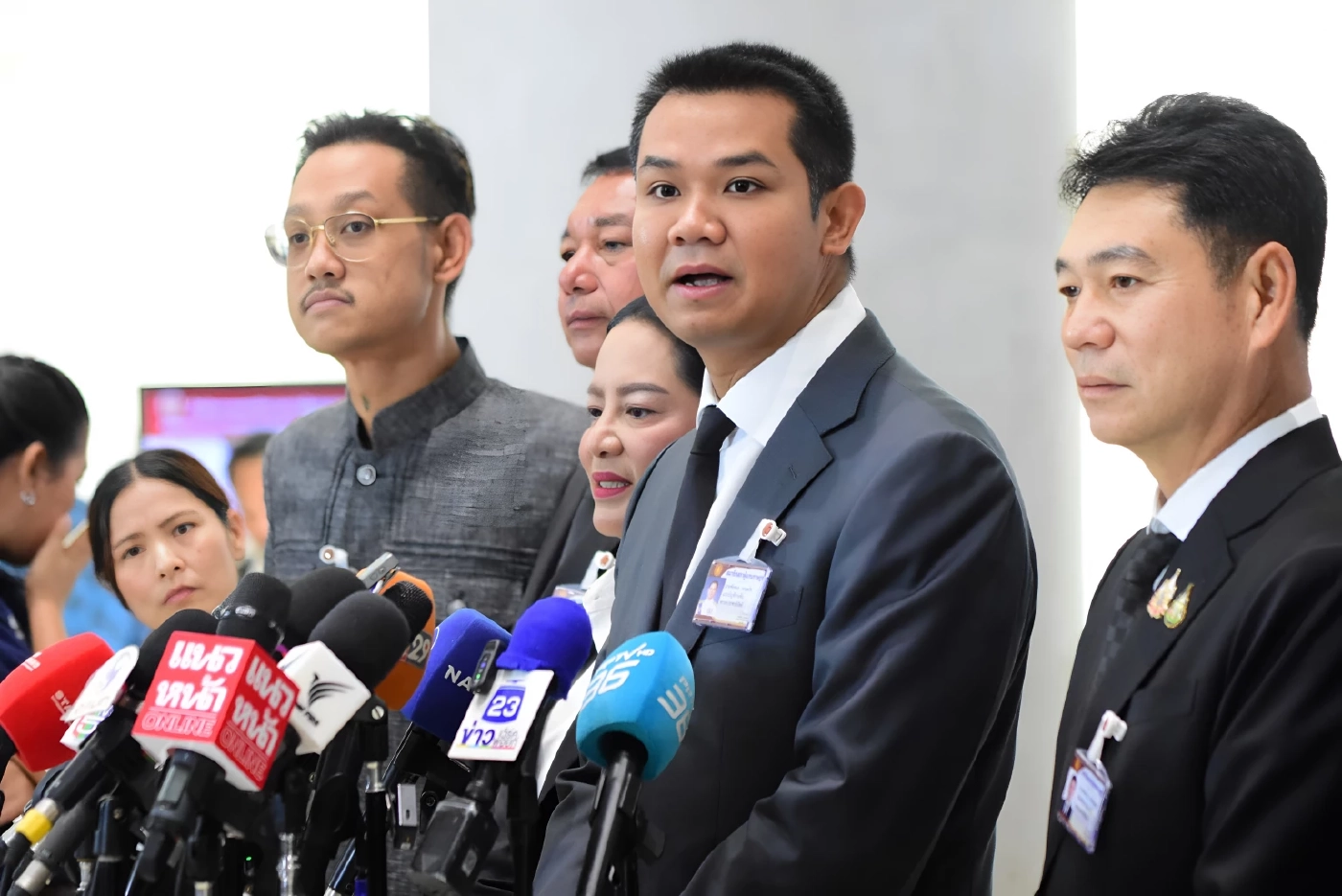 ย้ำ ปชป. ไม่มีแบ่งก๊วน 21 สส. เป็นหนึ่งเดียว เดินหน้าทำงานเพื่อประชาชน