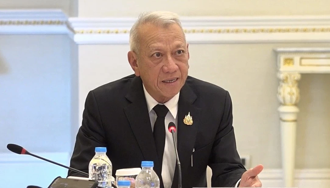 นายพิพัฒน์ รัชกิจประการ รองนายกรัฐมนตรี และรัฐมนตรีว่าการกระทรวงคมนาคม