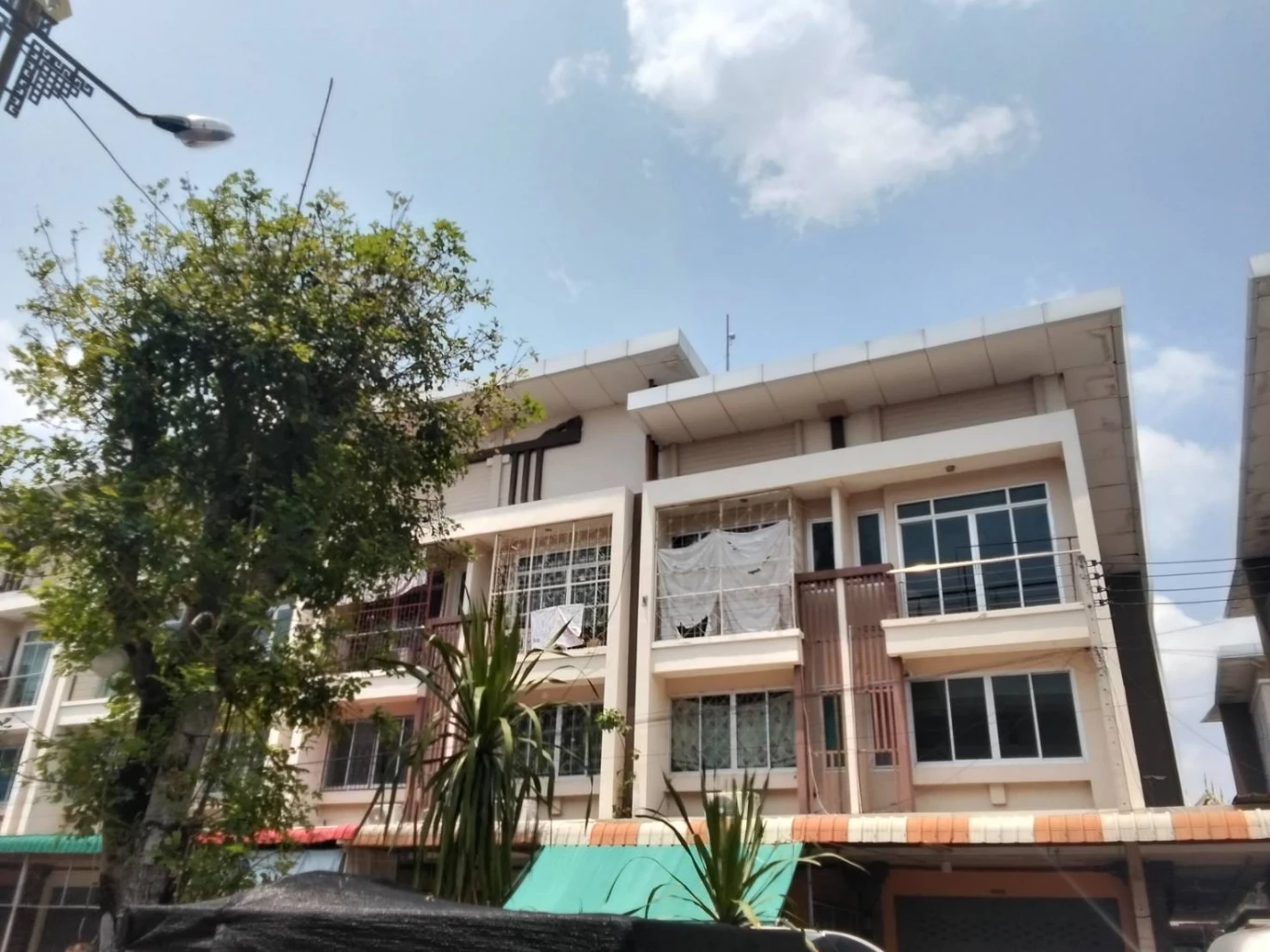 กสทช.บุกทลายจุดปล่อยสัญญาณเถื่อนชายแดนอรัญฯ หวั่นเอื้อมิจจี้