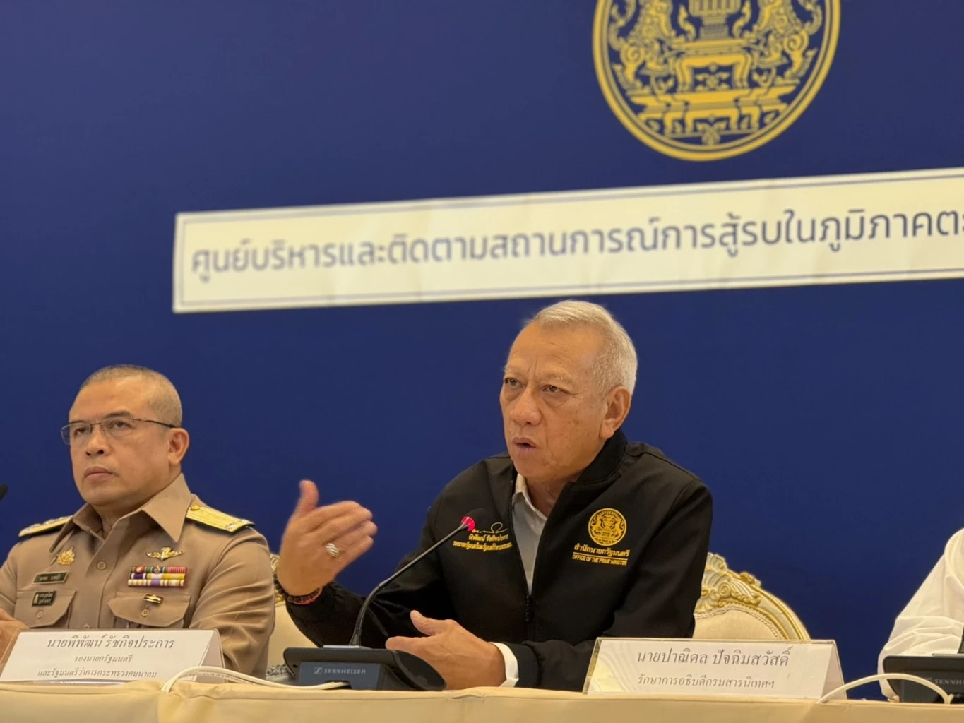 นายพิพัฒน์ รัชกิจประการ รองนายกรัฐมนตรี และรัฐมนตรีว่าการกระทรวงคมนาคม