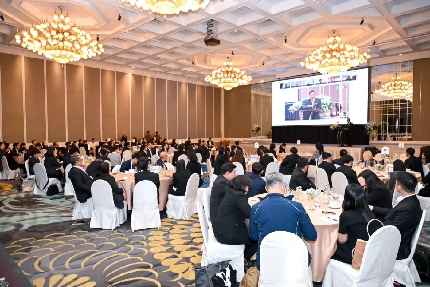 “สีหศักดิ์” เผย 2 เรือไทยผ่านช่องแคบฮอร์มุซได้แล้ว เรือบางจากเป็นลำแรก