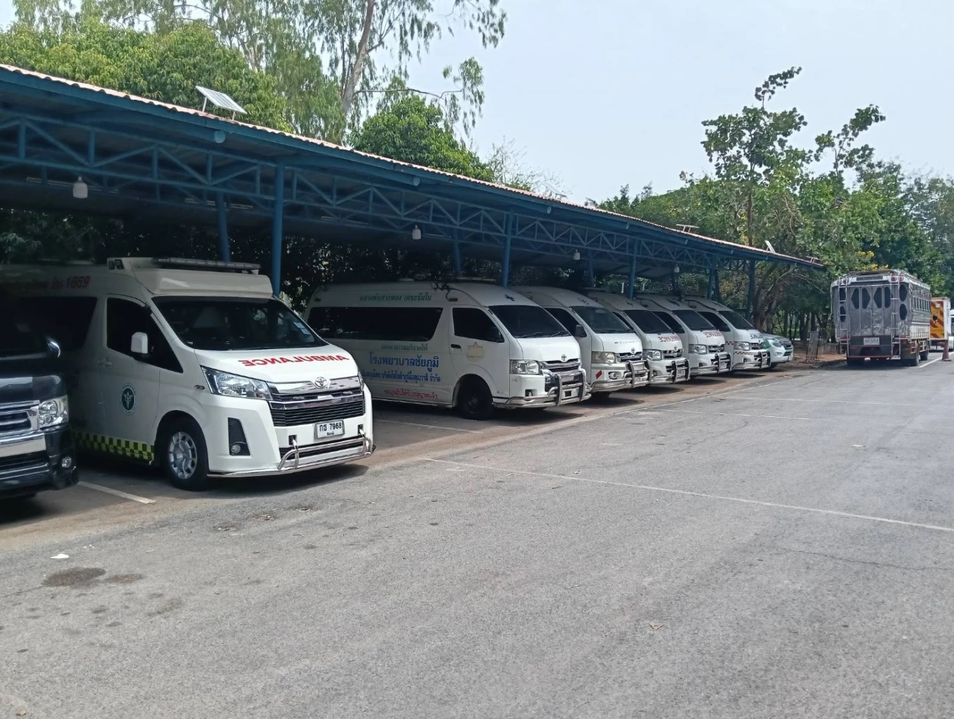 ชีวิตคนรอน้ำมันไม่ได้! เจ้าของปั๊มน้ำใจงาม เปิด "ตู้ฉุกเฉิน" สำรองน้ำมันให้รถกู้ชีพเติม (มีคลิป)