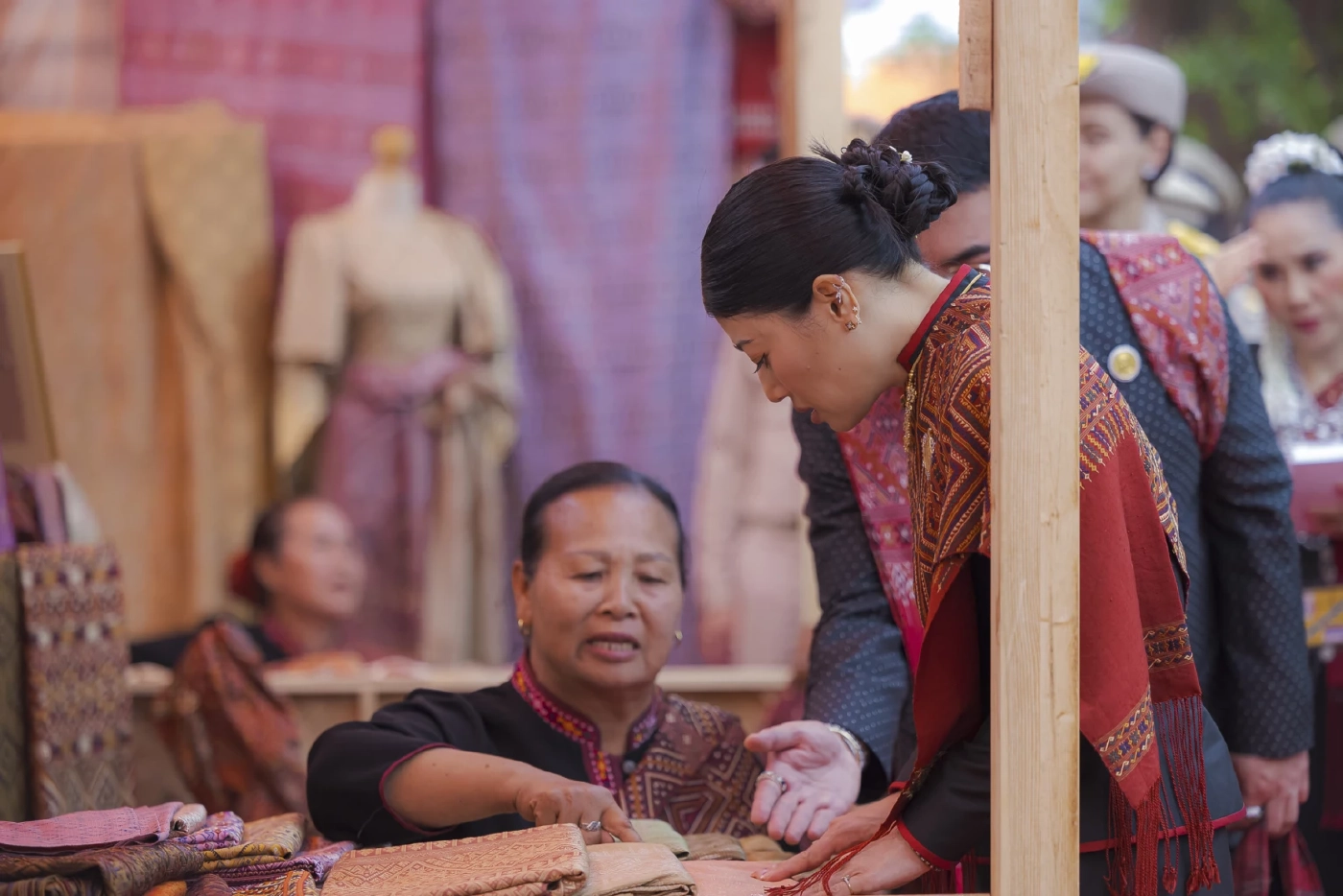 กรมการพัฒนาชุมชน จัดกิจกรรม Coaching ผ้าลายพระราชทานฯ 2569