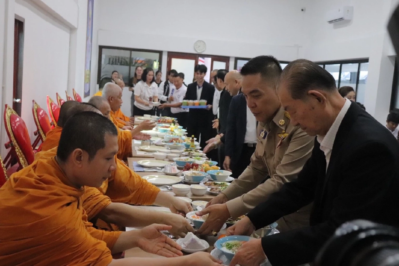 ทางเลือกใหม่ทำบุญใหญ่ เสริมสิริมงคล ประกาศแก้ปากท้องประชาชน