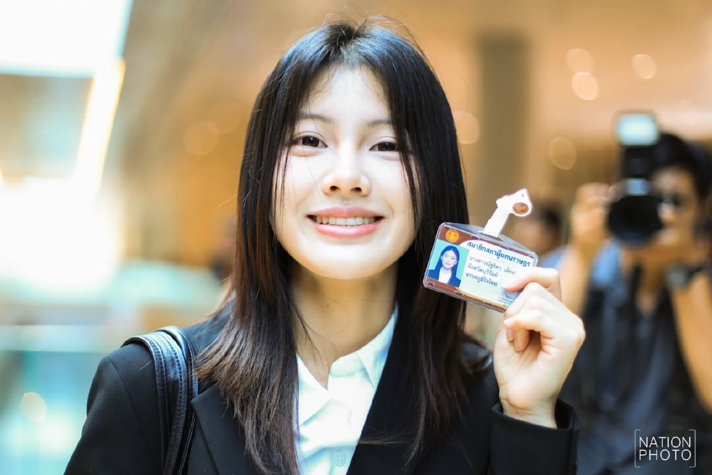 "พลอย ณัฐธิดา" หลาน "เนวิน" ตื่นเต้นเป็น สส.สมัยแรก วัย 25 ปี ไม่กดดัน รับโดนติวเข้มหนัก ก่อนเข้าสภาฯ